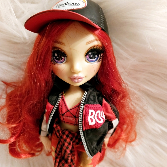 Rainbow High Doll Ruby Anderson with Outfits Series One - Picture 2 of 7